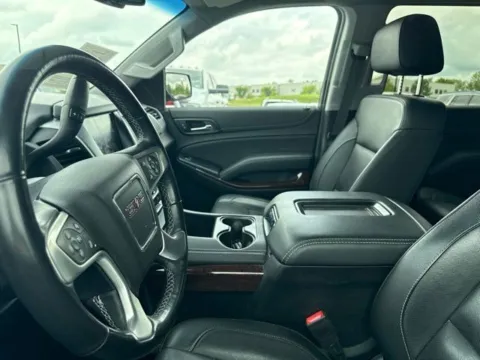 More photos of 2019 GMC Yukon XL SLT at Indy Auto Man - Westfield, IN