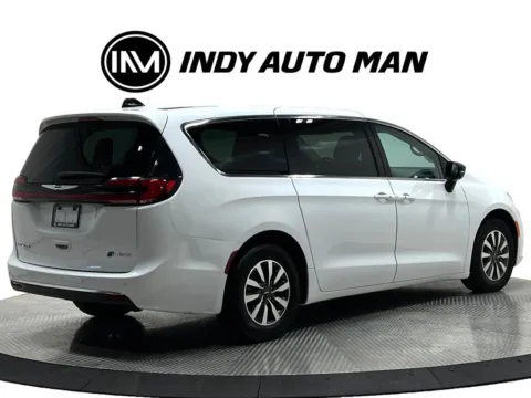 More photos of 2024 Chrysler Pacifica Hybrid Select at Indy Auto Man - Westfield, IN