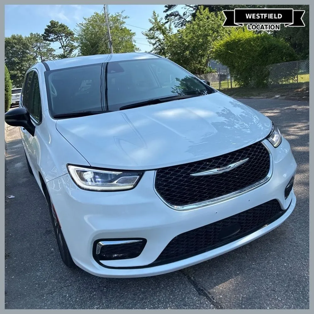 White 2024 Chrysler Pacifica Hybrid Select for sale in Westfield, IN