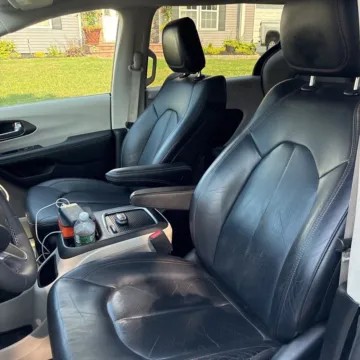 More photos of 2024 Chrysler Pacifica Hybrid Select at Indy Auto Man - Westfield, IN
