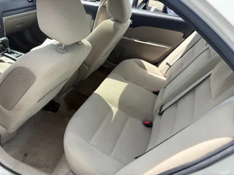 More photos of 2009 Ford Fusion SE at Indy Auto Man - Westfield, IN