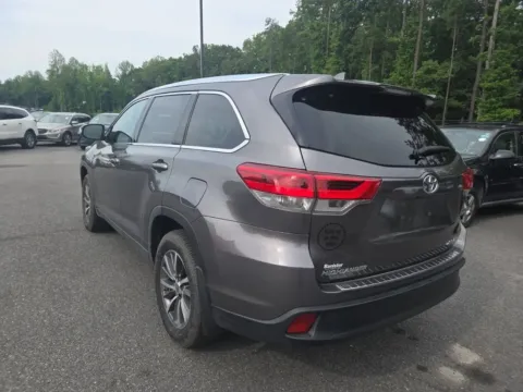 More photos of 2019 Toyota Highlander XLE at Indy Auto Man - Westfield, IN