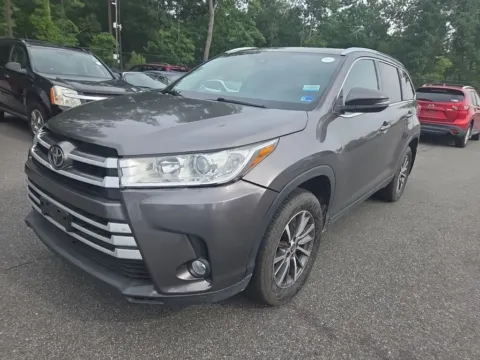 Photos of 2019 Toyota Highlander XLE for sale in Westfield, IN at Indy Auto Man - Westfield