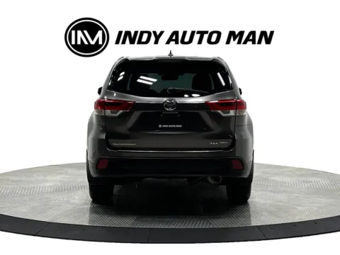 More photos of 2019 Toyota Highlander XLE at Indy Auto Man - Westfield, IN