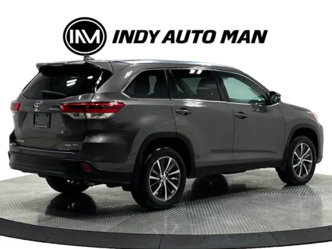 More photos of 2019 Toyota Highlander XLE at Indy Auto Man - Westfield, IN