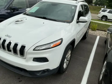 Photos of 2016 Jeep Cherokee Latitude for sale in Westfield, IN at Indy Auto Man - Westfield