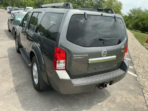 More photos of 2008 Nissan Pathfinder SE at Indy Auto Man - Westfield, IN