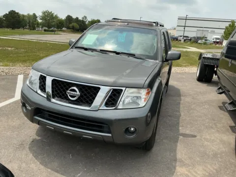 Photos of 2008 Nissan Pathfinder SE for sale in Westfield, IN at Indy Auto Man - Westfield