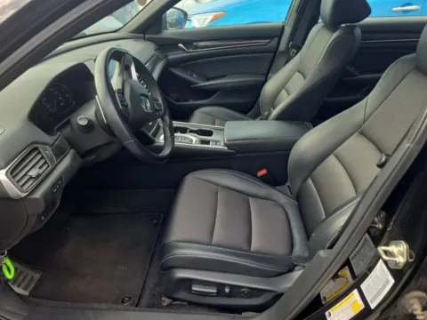 More photos of 2018 Honda Accord Sport 2.0T at Indy Auto Man - Westfield, IN