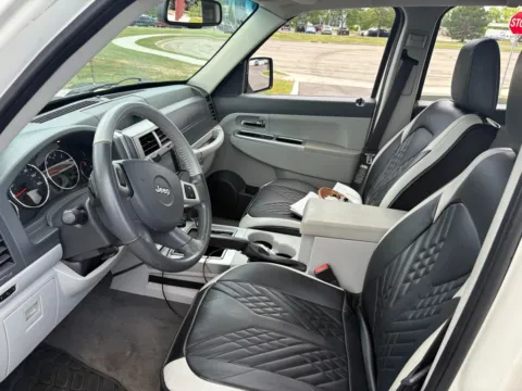 More photos of 2008 Jeep Liberty Limited at Indy Auto Man - Westfield, IN