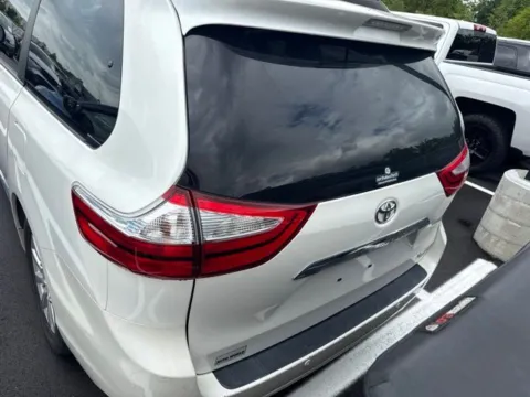 More photos of 2017 Toyota Sienna Limited Premium 7 Passenger at Indy Auto Man - Westfield, IN