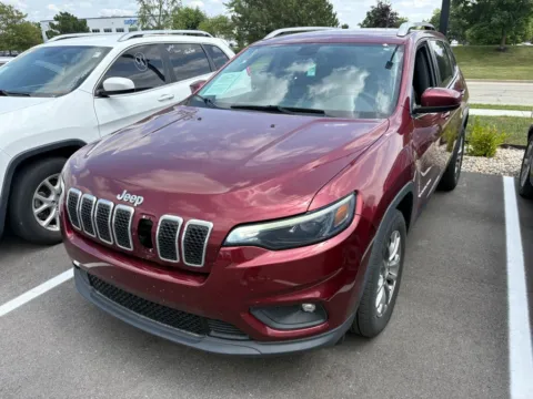 Photos of 2019 Jeep Cherokee Latitude Plus for sale in Westfield, IN at Indy Auto Man - Westfield
