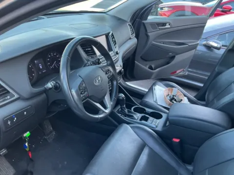 More photos of 2018 Hyundai Tucson SEL Plus at Indy Auto Man - Westfield, IN