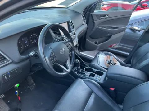 More photos of 2018 Hyundai Tucson SEL Plus at Indy Auto Man - Westfield, IN