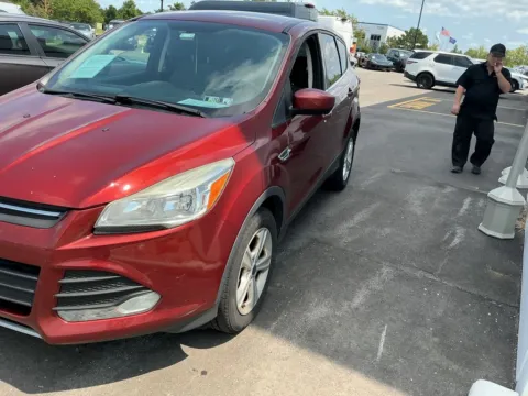 Photos of 2015 Ford Escape SE for sale in Westfield, IN at Indy Auto Man - Westfield