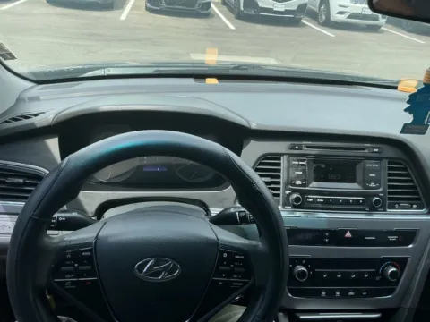 More photos of 2017 Hyundai Sonata at Indy Auto Man - Westfield, IN