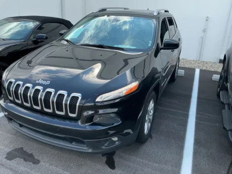 Photos of 2014 Jeep Cherokee Latitude for sale in Westfield, IN at Indy Auto Man - Westfield