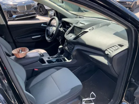 Photos of 2017 Ford Escape SE for sale in Westfield, IN at Indy Auto Man - Westfield
