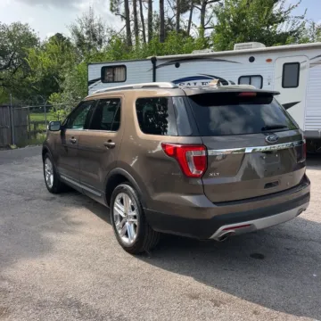 More photos of 2016 Ford Explorer XLT at Indy Auto Man - Westfield, IN