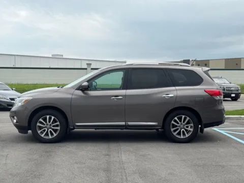 More photos of 2014 Nissan Pathfinder SL at Indy Auto Man - Westfield, IN
