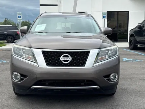 Photos of 2014 Nissan Pathfinder SL for sale in Westfield, IN at Indy Auto Man - Westfield