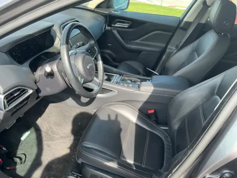 More photos of 2019 Jaguar F-PACE 25t Prestige at Indy Auto Man - Westfield, IN