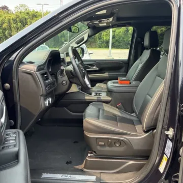 More photos of 2022 GMC Yukon XL SLT at Indy Auto Man - Westfield, IN