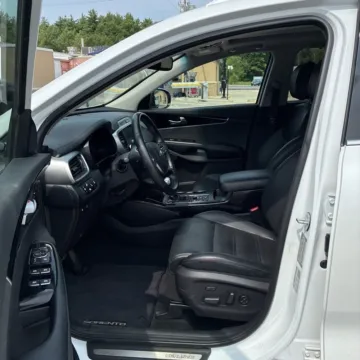 More photos of 2019 Kia Sorento SX at Indy Auto Man - Westfield, IN