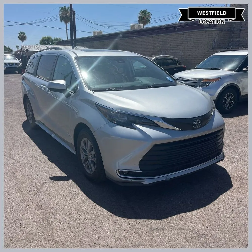 2024 Toyota Sienna XLE 8 Passenger