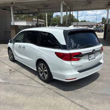 More photos of 2022 Honda Odyssey Touring at Indy Auto Man - Westfield, IN
