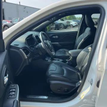 More photos of 2019 Jeep Cherokee Limited at Indy Auto Man - Westfield, IN
