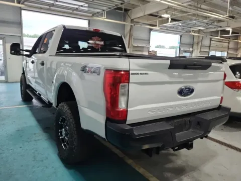 More photos of 2019 Ford F-250SD XL at Indy Auto Man - Westfield, IN