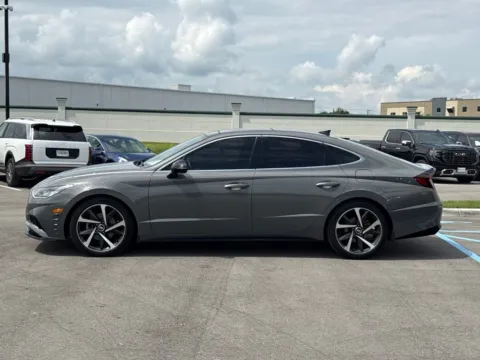 More photos of 2021 Hyundai Sonata SEL Plus at Indy Auto Man - Westfield, IN