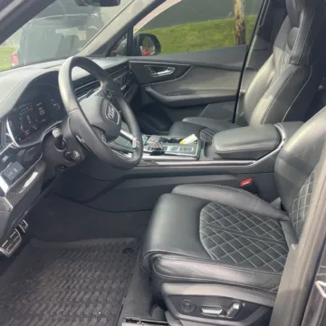 More photos of 2021 Audi SQ7 Premium Plus quattro at Indy Auto Man - Westfield, IN