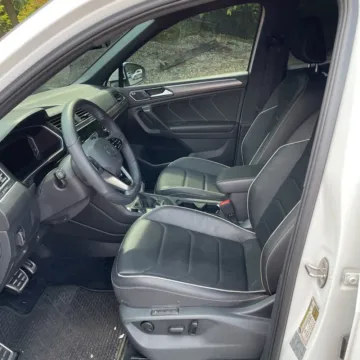More photos of 2022 Volkswagen Tiguan 2.0T SEL R-Line at Indy Auto Man - Westfield, IN