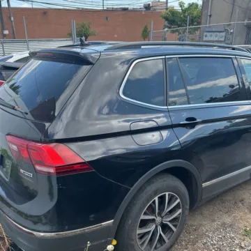 Another view of 2020 Volkswagen Tiguan 2.0T SE 4Motion for sale in Westfield, IN at Indy Auto Man - Westfield