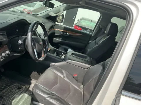 More photos of 2020 Cadillac Escalade Luxury at Indy Auto Man - Westfield, IN