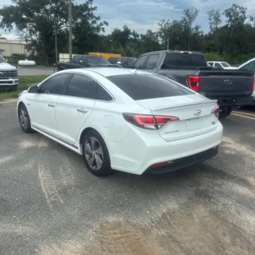 More photos of 2016 Hyundai Sonata Hybrid Limited at Indy Auto Man - Westfield, IN