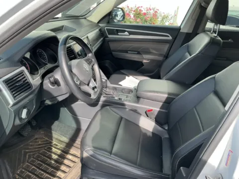 More photos of 2021 Volkswagen Atlas 3.6L V6 SE w/Technology at Indy Auto Man - Westfield, IN