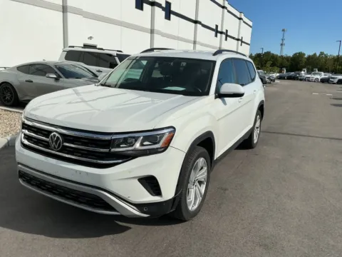 Photos of 2021 Volkswagen Atlas 3.6L V6 SE w/Technology for sale in Westfield, IN at Indy Auto Man - Westfield