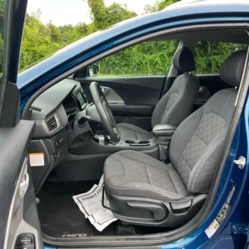 More photos of 2018 Kia Niro LX at Indy Auto Man - Westfield, IN