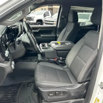 More photos of 2023 GMC Sierra 1500 SLE at Indy Auto Man - Westfield, IN