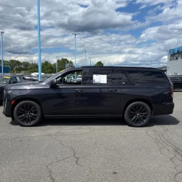More photos of 2022 Cadillac Escalade ESV Sport Platinum at Indy Auto Man - Westfield, IN