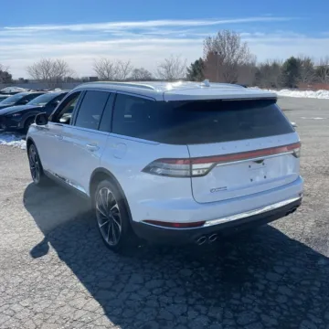 More photos of 2022 Lincoln Aviator Reserve at Indy Auto Man - Westfield, IN