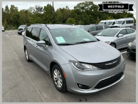 Silver 2018 Chrysler Pacifica Touring L for sale in Westfield, IN