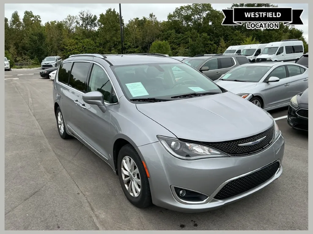 Silver 2018 Chrysler Pacifica Touring L for sale in Westfield, IN