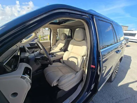 More photos of 2018 Lincoln Navigator Reserve at Indy Auto Man - Westfield, IN