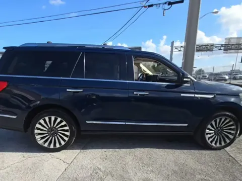Photos of 2018 Lincoln Navigator Reserve for sale in Westfield, IN at Indy Auto Man - Westfield