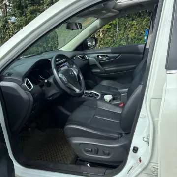 More photos of 2016 Nissan Rogue SL at Indy Auto Man - Westfield, IN