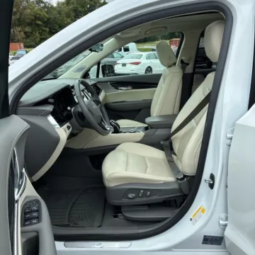 More photos of 2021 Cadillac XT6 Premium Luxury at Indy Auto Man - Westfield, IN